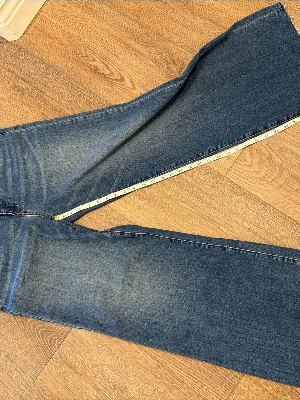 Kut from the Kloth Wide-Leg Jeans in Medium Blue Wash - Picture 3 of 8